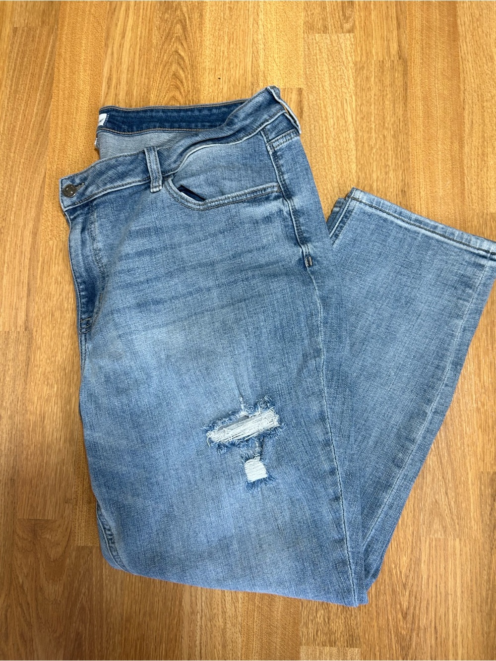 Studio Blue Light Wash Straight Leg Jeans – Size 20
